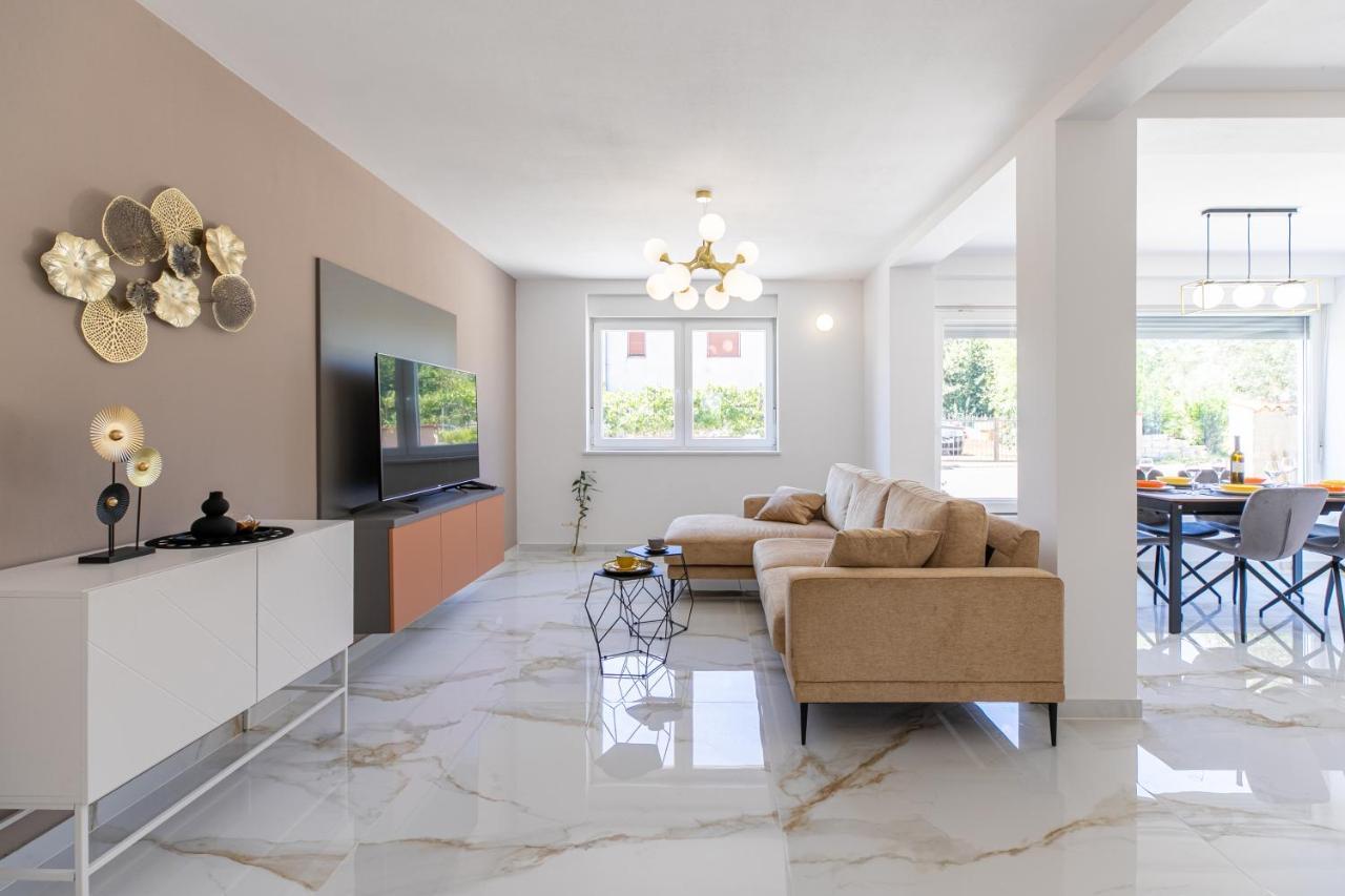Apartman Suzi Pula Exterior photo