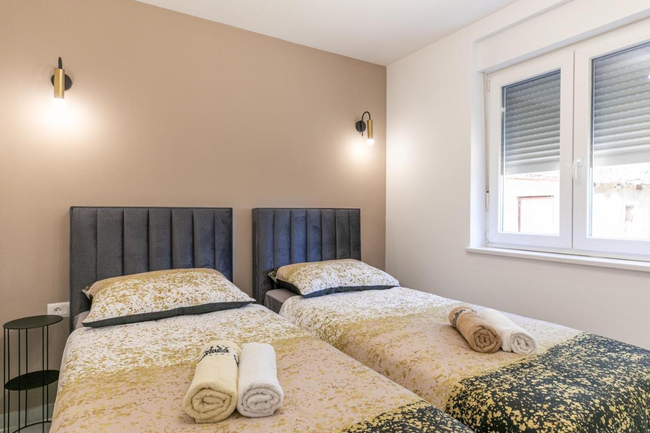 Apartman Suzi Pula Exterior photo